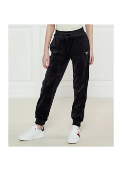 GUESS ACTIVE Spodnie dresowe | Regular Fit ze sklepu Gomez Fashion Store w kategorii Spodnie dziewczęce - zdjęcie 184959708