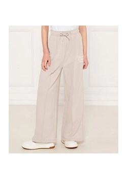 Calvin Klein Jeans Spodnie dresowe | flare fit ze sklepu Gomez Fashion Store w kategorii Spodnie dziewczęce - zdjęcie 184960129
