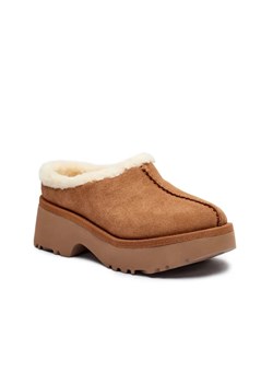 UGG Skórzane mule NEW HEIGHTS COZY ze sklepu Gomez Fashion Store w kategorii Klapki damskie - zdjęcie 184963095