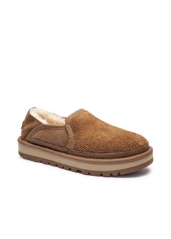 UGG Skórzane mule HAYDEN | z dodatkiem wełny ze sklepu Gomez Fashion Store w kategorii Kapcie męskie - zdjęcie 184964479
