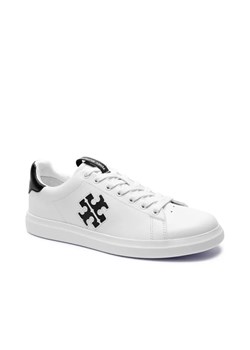 TORY BURCH Skórzane sneakersy DOUBLE T HOWELL COURT ze sklepu Gomez Fashion Store w kategorii Buty sportowe damskie - zdjęcie 184964708