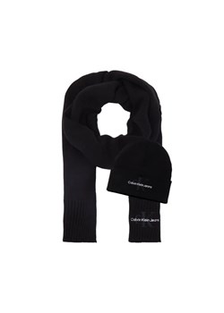Calvin Klein Jeans Szal + czapka GIFTING LOGO ze sklepu Gomez Fashion Store w kategorii Czapki zimowe damskie - zdjęcie 184966048