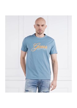 GUESS T-shirt SS CN GUESS 3D EMBRO | Regular Fit ze sklepu Gomez Fashion Store w kategorii T-shirty męskie - zdjęcie 184971017