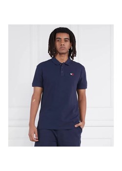Tommy Jeans Polo TJM CLSC XS BADGE | Regular Fit ze sklepu Gomez Fashion Store w kategorii T-shirty męskie - zdjęcie 184976726