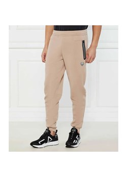 EA7 Spodnie dresowe | Regular Fit ze sklepu Gomez Fashion Store w kategorii Spodnie męskie - zdjęcie 184978998