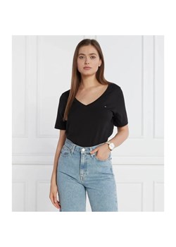 Tommy Hilfiger T-shirt MODERN REGULAR V-NK SS | Regular Fit ze sklepu Gomez Fashion Store w kategorii Bluzki damskie - zdjęcie 184987028