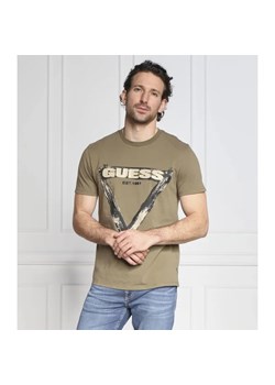 GUESS T-shirt SS BSC BRUSHED TRIANGLE TEE | Classic fit ze sklepu Gomez Fashion Store w kategorii T-shirty męskie - zdjęcie 184987339