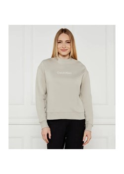 Calvin Klein Bluza HERO LOGO | Regular Fit ze sklepu Gomez Fashion Store w kategorii Bluzy damskie - zdjęcie 184993287