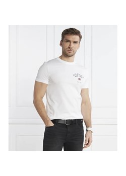 Tommy Hilfiger T-shirt ARCH VARSITY | Slim Fit ze sklepu Gomez Fashion Store w kategorii T-shirty męskie - zdjęcie 184998756
