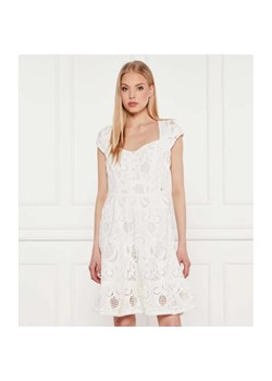 GUESS Sukienka DOMITILLA ze sklepu Gomez Fashion Store w kategorii Sukienki - zdjęcie 184999736