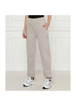 Calvin Klein Jeans Spodnie dresowe | Regular Fit ze sklepu Gomez Fashion Store w kategorii Spodnie damskie - zdjęcie 185001949
