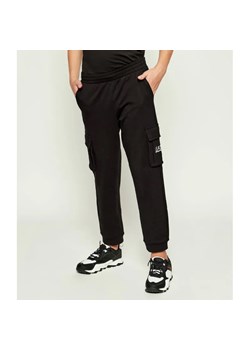 EA7 Spodnie cargo | Regular Fit ze sklepu Gomez Fashion Store w kategorii Spodnie chłopięce - zdjęcie 185002249