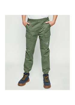 Calvin Klein Jeans Spodnie cargo Essential | Regular Fit ze sklepu Gomez Fashion Store w kategorii Spodnie chłopięce - zdjęcie 185002687