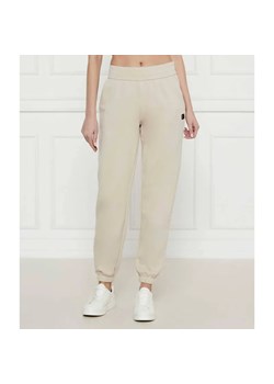 Armani Exchange Spodnie dresowe | Regular Fit ze sklepu Gomez Fashion Store w kategorii Spodnie damskie - zdjęcie 185002825