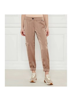 Marc Cain Satynowe spodnie cargo Ridder | Relaxed fit ze sklepu Gomez Fashion Store w kategorii Spodnie damskie - zdjęcie 185002965