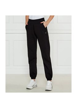 Armani Exchange Spodnie dresowe | Regular Fit ze sklepu Gomez Fashion Store w kategorii Spodnie damskie - zdjęcie 185002996