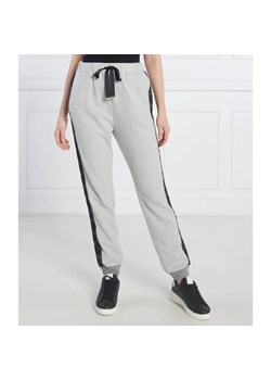 Liu Jo Rose Spodnie dresowe | Regular Fit ze sklepu Gomez Fashion Store w kategorii Spodnie damskie - zdjęcie 185003729