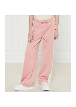 GUESS ACTIVE Spodnie dresowe | Relaxed fit ze sklepu Gomez Fashion Store w kategorii Spodnie dziewczęce - zdjęcie 185004019