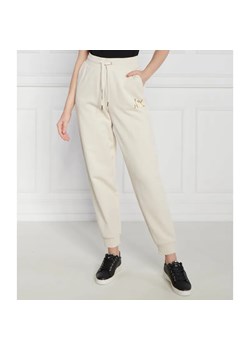 Armani Exchange Spodnie dresowe | Regular Fit ze sklepu Gomez Fashion Store w kategorii Spodnie damskie - zdjęcie 185004709