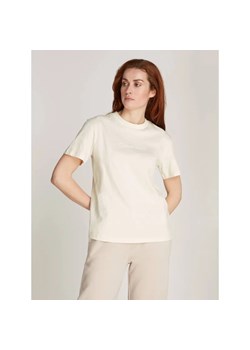 Calvin Klein T-shirt HERO LOGO | Regular Fit ze sklepu Gomez Fashion Store w kategorii Bluzki damskie - zdjęcie 185005138