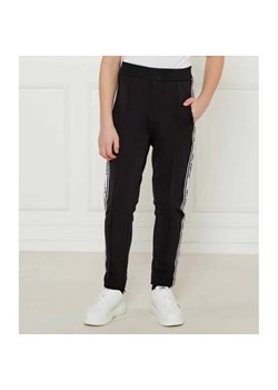 Karl Lagerfeld Kids Spodnie dresowe | Regular Fit ze sklepu Gomez Fashion Store w kategorii Spodnie chłopięce - zdjęcie 185006997