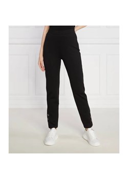 GUESS Spodnie dresowe | Regular Fit ze sklepu Gomez Fashion Store w kategorii Spodnie damskie - zdjęcie 185007246
