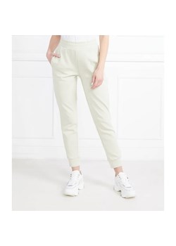 Calvin Klein Spodnie dresowe | Regular Fit ze sklepu Gomez Fashion Store w kategorii Spodnie damskie - zdjęcie 185007398