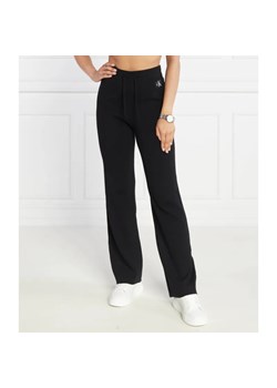 Calvin Klein Jeans Spodnie dresowe STRAIGHT KNITTED | Regular Fit ze sklepu Gomez Fashion Store w kategorii Spodnie damskie - zdjęcie 185007819