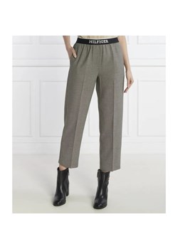 Tommy Hilfiger Spodnie chino | Regular Fit ze sklepu Gomez Fashion Store w kategorii Spodnie damskie - zdjęcie 185008076