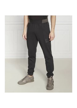 EA7 Spodnie dresowe | Regular Fit ze sklepu Gomez Fashion Store w kategorii Spodnie męskie - zdjęcie 185008337