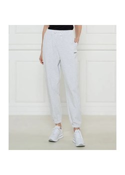 GUESS ACTIVE Spodnie dresowe NIGELLA | Regular Fit ze sklepu Gomez Fashion Store w kategorii Spodnie damskie - zdjęcie 185008477