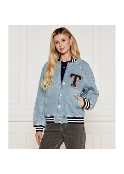 Tommy Jeans Jeansowa kurtka bomber LETTERMAN | Oversize fit ze sklepu Gomez Fashion Store w kategorii Kurtki damskie - zdjęcie 185008518