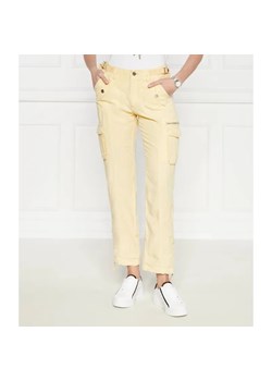 GUESS Spodnie cargo NESSI | Regular Fit | z dodatkiem lnu ze sklepu Gomez Fashion Store w kategorii Spodnie damskie - zdjęcie 185009056