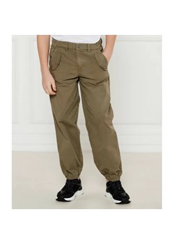 Guess Spodnie cargo | Regular Fit ze sklepu Gomez Fashion Store w kategorii Spodnie chłopięce - zdjęcie 185010006