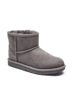 UGG Skórzane śniegowce KIDS CLASSIC MINI II ze sklepu Gomez Fashion Store w kategorii Buty zimowe dziecięce - zdjęcie 185011518