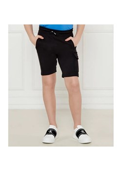 Calvin Klein Jeans Szorty | Regular Fit ze sklepu Gomez Fashion Store w kategorii Spodenki chłopięce - zdjęcie 185012199