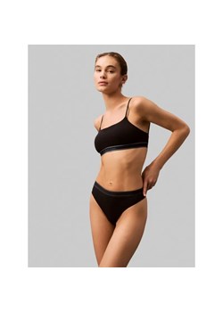 Calvin Klein Underwear Stringi ze sklepu Gomez Fashion Store w kategorii Majtki damskie - zdjęcie 185012417