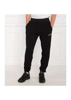 EA7 Spodnie dresowe | Regular Fit ze sklepu Gomez Fashion Store w kategorii Spodnie męskie - zdjęcie 185012516