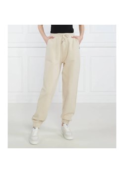 Calvin Klein Jeans Spodnie dresowe TAB OTTOMAN | Straight fit ze sklepu Gomez Fashion Store w kategorii Spodnie damskie - zdjęcie 185012775