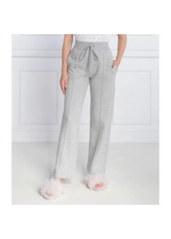 Emporio Armani Spodnie dresowe LOUNGEWEAR | Regular Fit ze sklepu Gomez Fashion Store w kategorii Spodnie damskie - zdjęcie 185013457