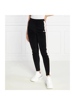 EA7 Spodnie dresowe | Regular Fit ze sklepu Gomez Fashion Store w kategorii Spodnie damskie - zdjęcie 185013885
