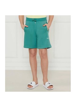 Calvin Klein Jeans Szorty | Regular Fit ze sklepu Gomez Fashion Store w kategorii Spodenki chłopięce - zdjęcie 185013996