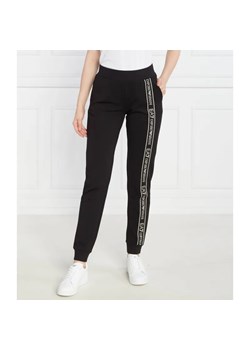 EA7 Spodnie dresowe | Regular Fit ze sklepu Gomez Fashion Store w kategorii Spodnie damskie - zdjęcie 185014108