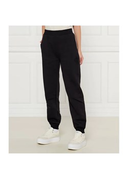 Calvin Klein Jeans Spodnie dresowe | Regular Fit ze sklepu Gomez Fashion Store w kategorii Spodnie damskie - zdjęcie 185014308