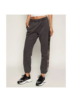 Pinko Spodnie dresowe PLUMCAKE | Regular Fit ze sklepu Gomez Fashion Store w kategorii Spodnie damskie - zdjęcie 185014797