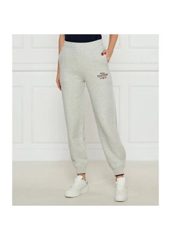 Tommy Hilfiger Spodnie dresowe | Regular Fit ze sklepu Gomez Fashion Store w kategorii Spodnie damskie - zdjęcie 185014817