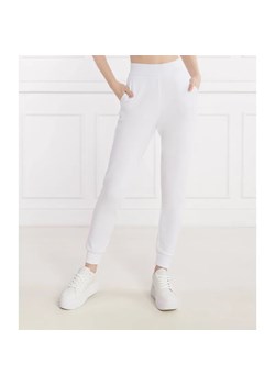 Armani Exchange Spodnie dresowe | Regular Fit ze sklepu Gomez Fashion Store w kategorii Spodnie damskie - zdjęcie 185015119