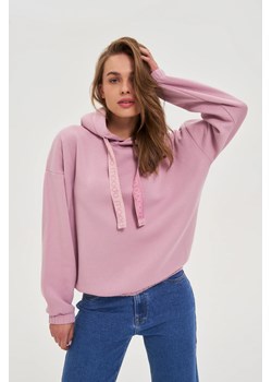 Bluza z kapturem różowa ze sklepu Moodo.pl w kategorii Bluzy damskie - zdjęcie 185038078