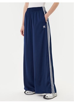 adidas Spodnie dresowe adicolor Satin JD0881 Granatowy Wide Leg ze sklepu MODIVO w kategorii Spodnie damskie - zdjęcie 185040807