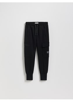 Reserved - Joggery cargo z kieszeniami - czarny ze sklepu Reserved w kategorii Spodnie chłopięce - zdjęcie 185043647